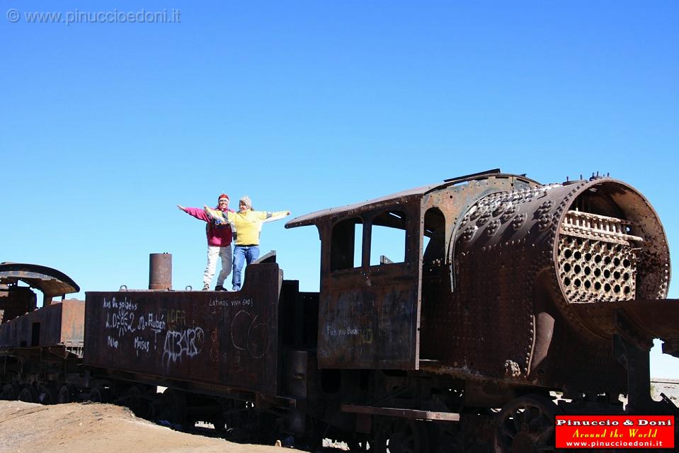 BOLIVIA - Uyuni - Cimitero delle locomotive - 05.jpg